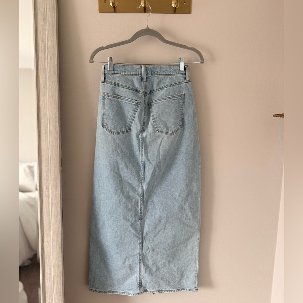 CHIC DEMIN SKIRT - OPEN SEXY SIT - CAPSULE WARDROBE STAPLE PIECE - Picture 2 of 3